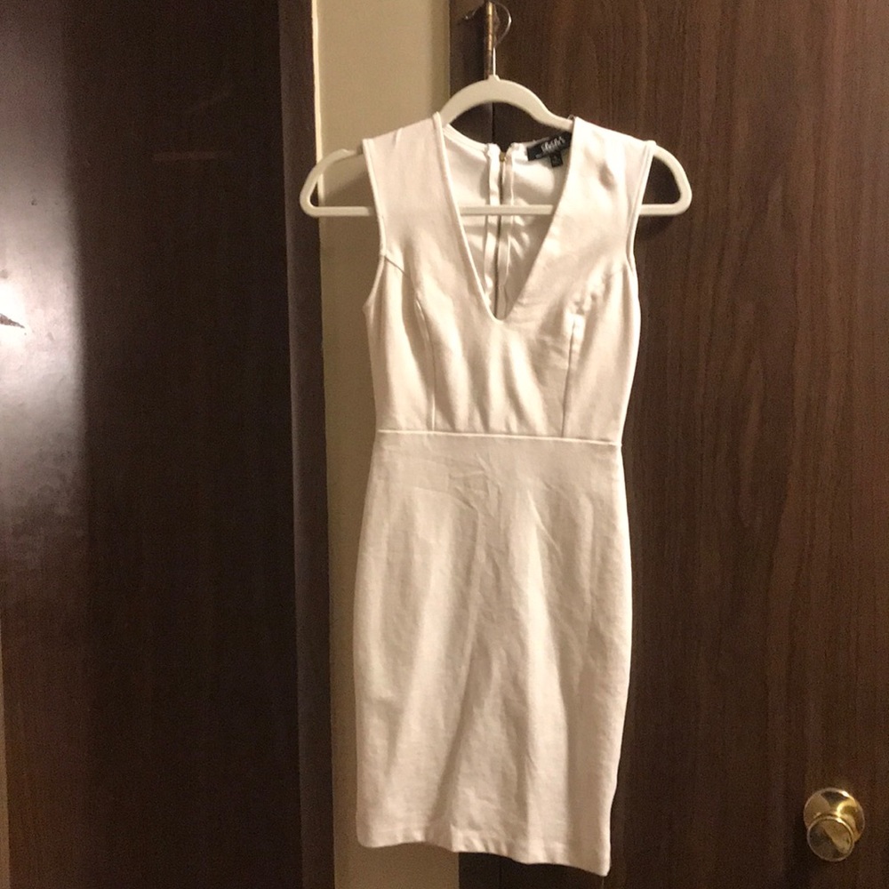 Lulu’s white dress